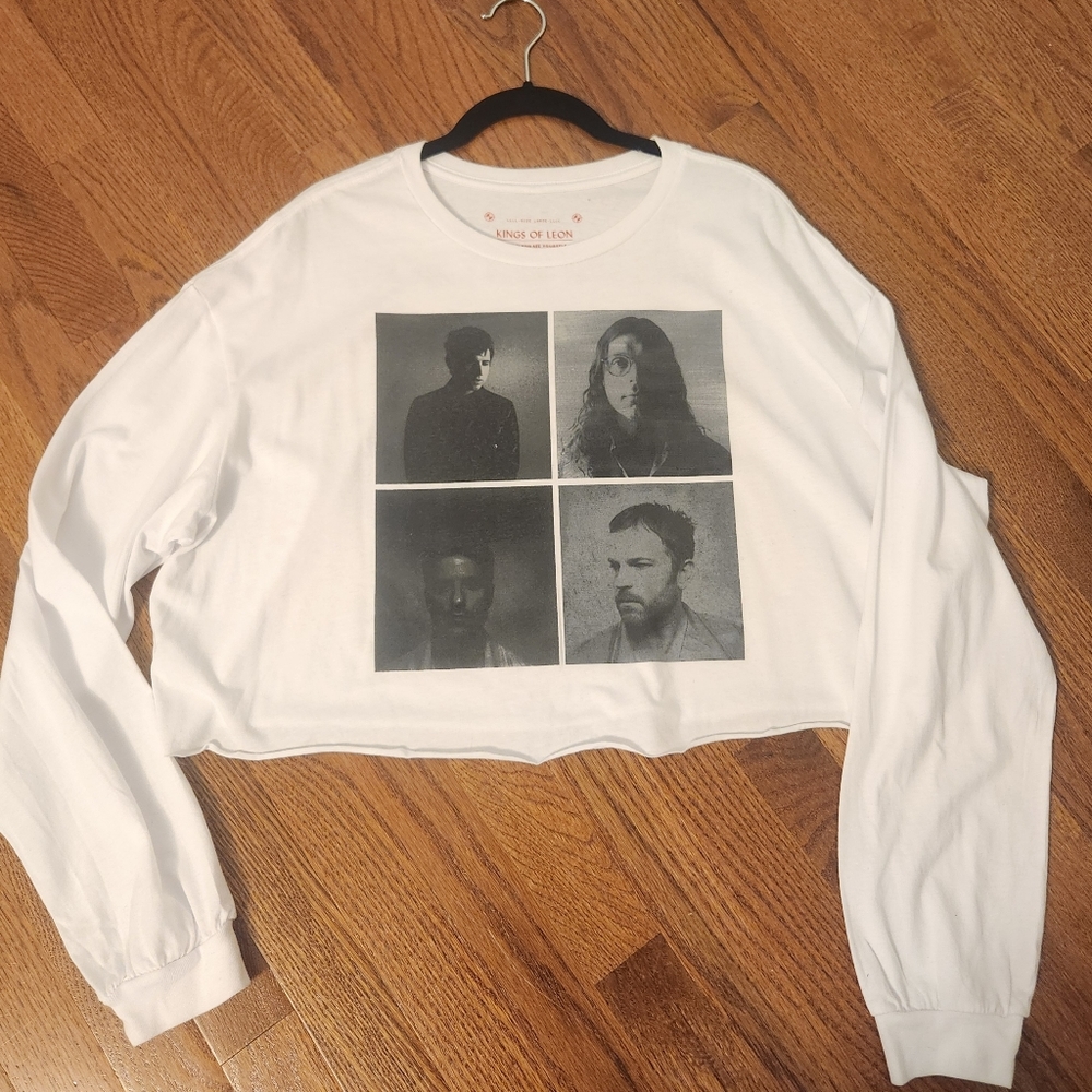 NWNT Kings of Leon cropped tshirt (L)